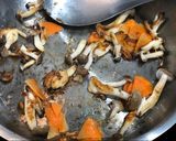 菠菜雞肉鮮菇炒泡麵的食譜步驟2照片