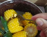 Foto langkah ke 3 dari resep Jagung Rebus Mentega.