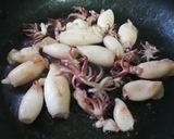 Foto del paso 2 de la receta: Chipirones encebollados al vino blanco 🦑🥂