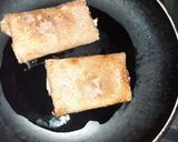 A picture of step 9 of Water chestnut and buckwheat flour Spring Roll.