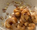 Foto langkah ke 2 dari resep Tumis Udang Saos Inggris.