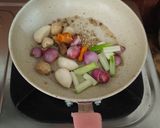 Foto langkah ke 1 dari resep Soto Ayam Rumahan.