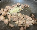 Bazsalikomos csirkecombfilé egytálétel 🌿 recept fázis 1 fotója