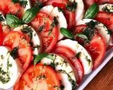 Hình bước làm 4 của món 💚 Salad Caprese (Phô Mai Mozzarella Tươi & Cà Chua)