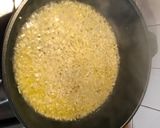 Foto del passaggio 4 della ricetta Risotto al radicchio tardivo sfumato al vino rosso