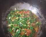 हरा प्याज़ की सब्जी (Hara pyaz ki sabzi recipe in Hindi) रेसिपी चरण 3 फोटो