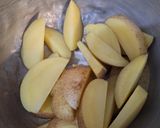 Foto langkah ke 3 dari resep Potato Wedges.