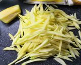 Gambar langkah 1 resipi Kerabu mangga sempoi.