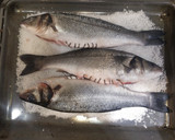 Foto del paso 1 de la receta: Lubina a la Sal con verduras