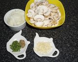 Foto del paso 3 de la receta: Chuletas de cerdo parrilleras con crema de champiñones sin lactosa