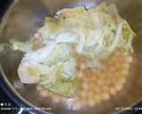 Foto del paso 3 de la receta: Caldo de verduras con garbanzos y morcilla de cebolla picante
