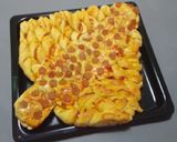 Foto langkah ke 8 dari resep Christmas Tree Pull Apart Bread.