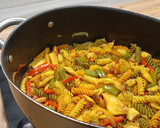 Foto del paso 4 de la receta: Pasta corta con pulpo y tres pimientos al curry