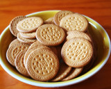 Foto del paso 1 de la receta: Semifrío de algarroba con galletas