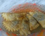 A picture of step 9 of Gulkand/chocolate Gujiya.