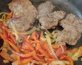 Foto del paso 4 de la receta: Arañita con cebolla y morrón