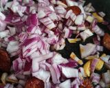 Foto del paso 4 de la receta: Garbanzos salteados con chorizo (albahaca, tomillo y orégano)