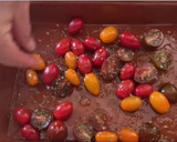 Foto del paso 2 de la receta: Huevos al horno con tomates cherry
