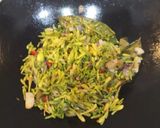 Foto langkah ke 2 dari resep Bunga pepaya tumis teri medan.