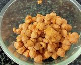 A picture of step 1 of சோயா சங்ஸ் பிரை.