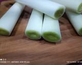 Foto del paso 1 de la receta: Canelón de puerro, con su emulsión y picada de almendras