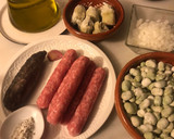 Foto del paso 1 de la receta: Habas mini con salchichas frescas