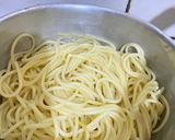 Foto langkah ke 1 dari resep Spaghetti Aglio Olio.