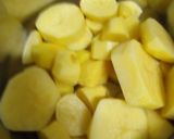 Foto del paso 3 de la receta: Pollo al verdeo con papas al natural