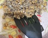 Foto langkah ke 2 dari resep Kerang Saus Tiram Ala Kobe.