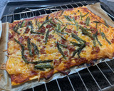 Foto del paso 4 de la receta: Pizza de jamón y espárragos trigueros