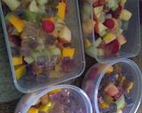 Foto langkah ke 1 dari resep Salad Buah Sehat.