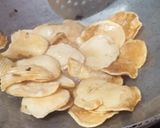 आलू के चिप्स (Aloo ke chips recipe in hindi) रेसिपी चरण 2 फोटो