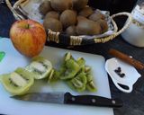 Foto del paso 1 de la receta: Mermelada de kiwis y manzanas