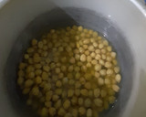 Foto del paso 2 de la receta: Garbanzos con acelga y tocino