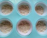 स्ट्रॉबेरी क्रंबल कपकेक्स (विथ व्हॅनिला आईस्क्रीम)(Strawberry crumble cupcakes recipe in marathi) रेसिपी स्टेप 4 फोटो 