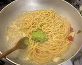 Foto del passaggio 4 della ricetta Spaghetti in padella 50 crema di cavoletti di Bruxelles cozze e radicchio rosso