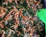 A picture of step 6 of Wild dandelion leaves in olive oil.