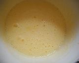 Karamellás, rejtett meggyes kevert sütemény recept fázis 3 fotója