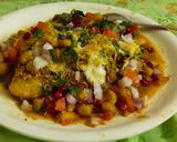 છોલે રગડા સમોસા ચાટ (Chhole Ragda Samosa Chaat Recipe In Gujarati) રેસીપી સ્ટેપ7ફોટો