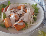 Foto del paso 4 de la receta: Ensalada César con salmón y salsa de yogur