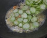 Foto langkah ke 5 dari resep Sayur Oyong Telur Udang.