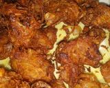 A picture of step 3 of Kanda bhajiya.