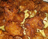 A picture of step 3 of Kanda bhajiya.