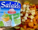 Une image de l'étape 3 de Salade estivale pastèque, melon, concombre, menthe et feta.