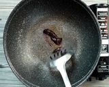 รูปขั้นตอนการทำที่ 1 ของ ข้าวผัดน้ำพริก​กุ้ง​เสียบ​ไข่เค็ม​