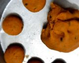A picture of step 3 of Aloo puri.