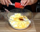 A picture of step 4 of Apple Crumble Pie.