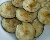 Foto del paso 3 de la receta: Berenjena marinada a la plancha