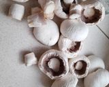 Juhtúróval töltött gomba baconbe tekerve recept fázis 1 fotója
