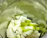 A picture of step 1 of Pears Chilli Drinks.